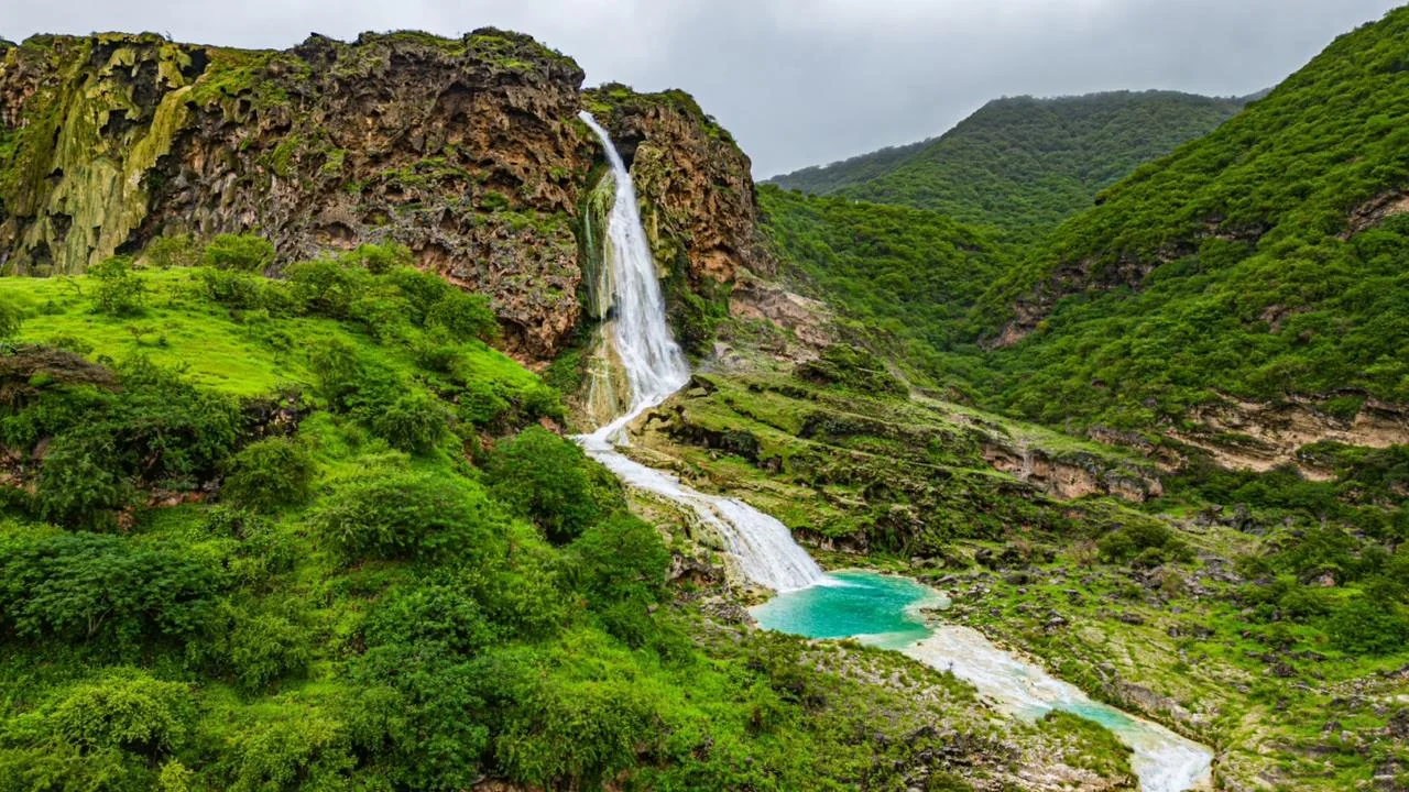 شلال في رحلة وادٍ