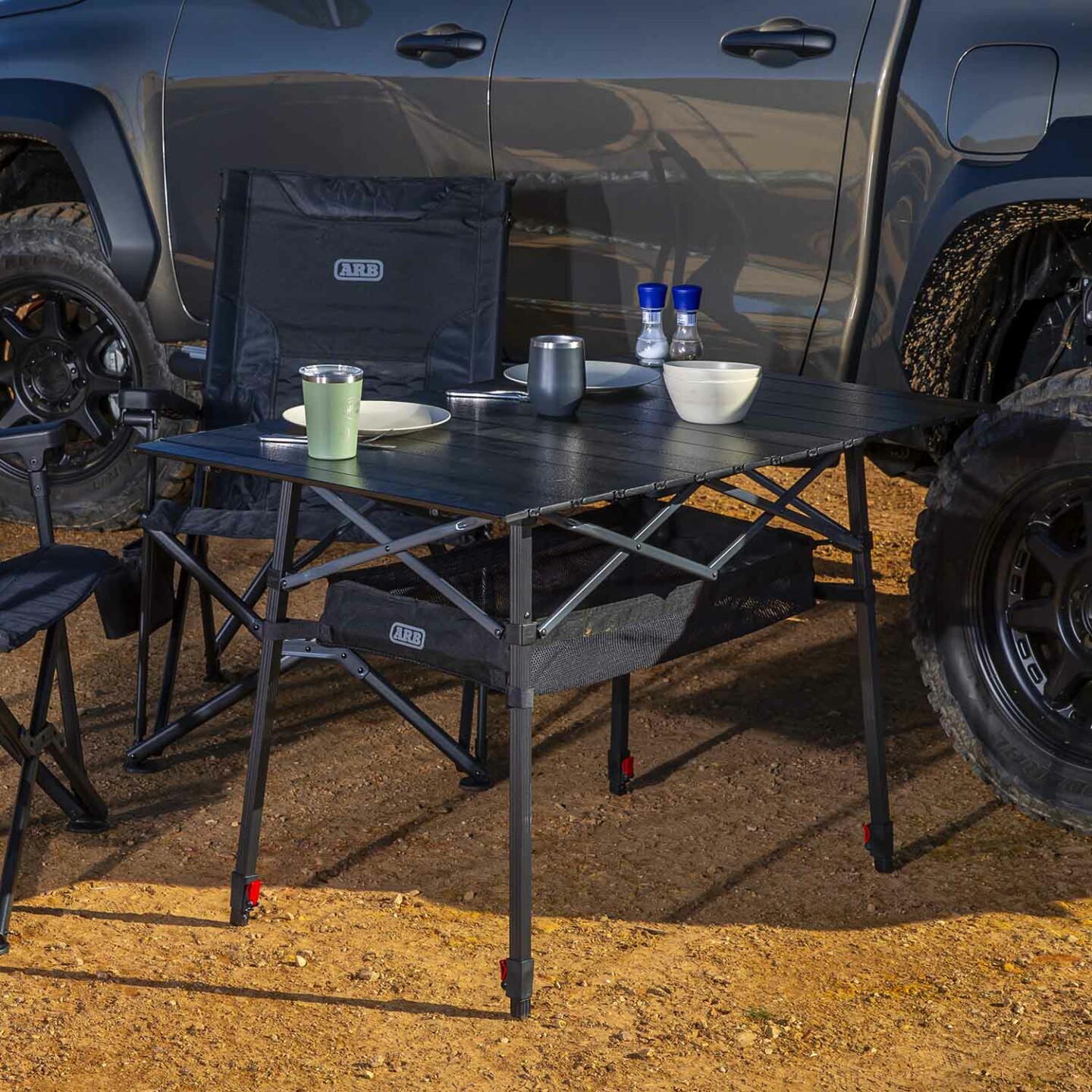 ARB Famile Set ( 2 Base Chair + 1 Pinnacle Table )
